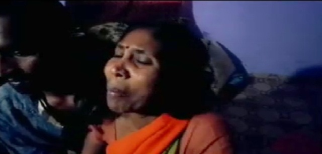 जली महिला को अस्पताल में नहीं मिला स्ट्रेचर, पैदल चलने को मजबूर होना पड़ा