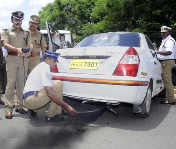 वाहनों से प्रदूषण फैलाने वालों पर पुलिस सख्त