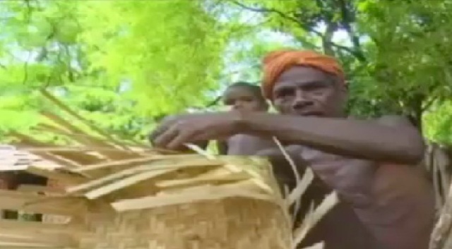 नक्सलियों ने ग्रामीणों को सुनाया फरमान, कहा- सरकारी योजनाओं से रहे दूर