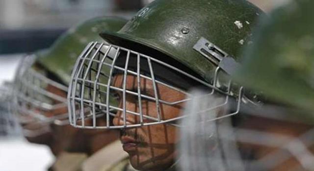 छग में पूर्ण शराबबंदी सहित कई मांगों को लेकर युकां का प्रदर्शन, पुलिस ने कांग्रेसियों पर भांजी लाठी