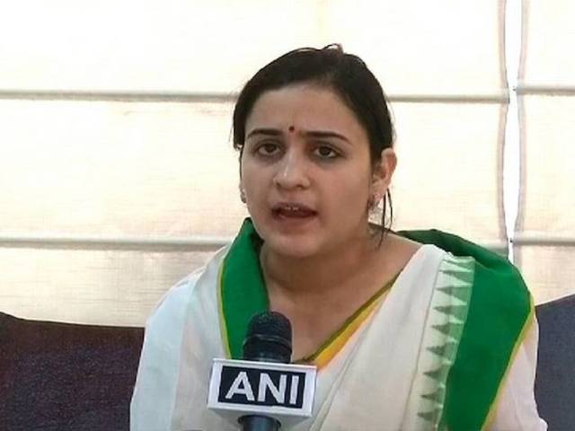 मुलायम सिंह यादव की छोटी बहू अपर्णा ने की सीएम योगी से मुलाकात, सियासी अटकलों का बाजार गर्म