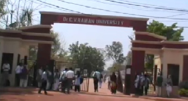 बिलासपुर: सी.वी रमन यूनिवर्सिटी में हुए फर्जीवाड़े को लेकर जमकर प्रदर्शन