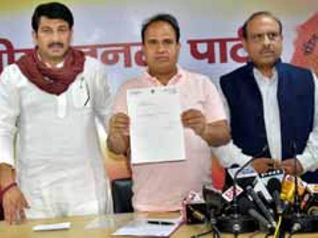 आप विधायक ने ज्वाइन की भाजपा, मोदी को सराहा तो केजरीवाल को कोसा