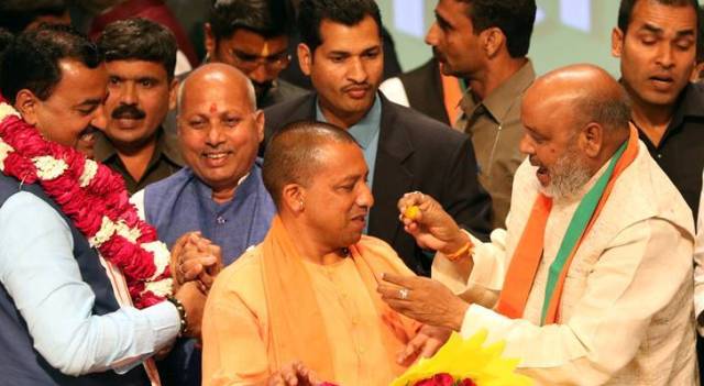 यूपी जीतने के बाद गुजरात चुनाव के लिए स्टार प्रचारक की भूमिका में योगी आदित्यनाथ