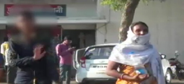 आदिवासी छात्रावास की छात्राओं से अधीक्षिका का बेटा करता था हरकतें, मामला दर्ज