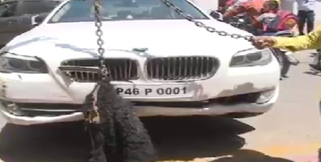 लाखों-करोड़ों की लक्जरी गाड़ियां लेकिन टैक्स बाकी, सख्त हुआ RTO कई गाड़ियां जब्त