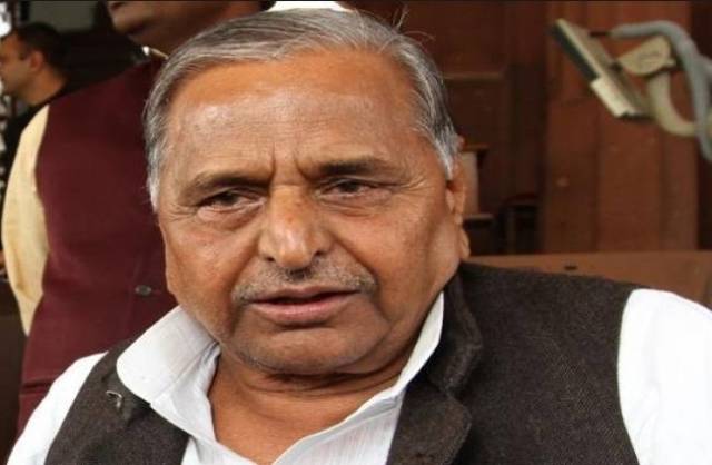 समाजवादी पार्टी में जारी है संग्राम, छलका मुलायम सिंह का दर्द