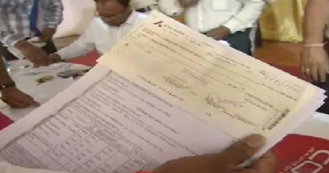 शराब बेचने के लिए कर्मचारियों की भर्ती, कंपनी मांग रही 30 हजार रू तक