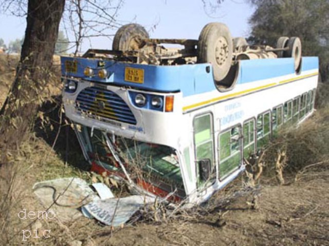मप्र: कैदियों को लेकर जा रहा वाहन पलटा, 8 कैदी, 2 पुलिसकर्मी घायल