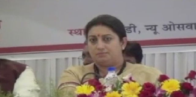 केंद्रीय मंत्री स्मृति का पीछा करने वाले चारों छात्रों को मिली जमानत