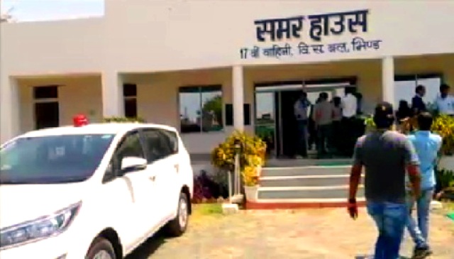 भिंड के अटेर में EVM के डेमो विवाद के बाद कलेक्टर, SP और SDOP को हटाने के आदेश जारी