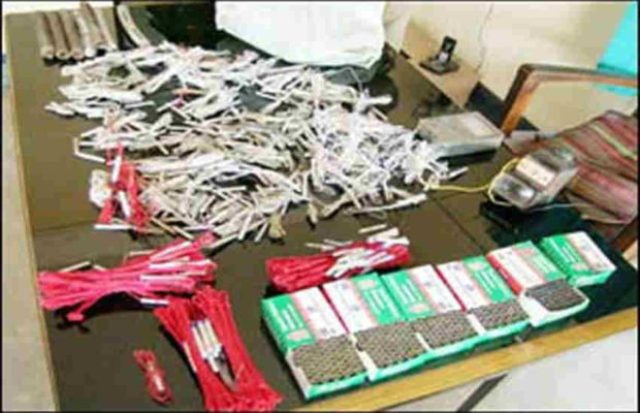 देवास: खंडहर में मिली भारी विस्फोटक सामग्री, 190 जिलेटिन, 8 नग डेटोनेटर जब्त जांच शुरू