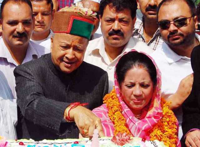 हिमाचल सीएम वीरभद्र और उनकी पत्नी आय से अधिक संपत्ति मामले में आरोपी, फार्म हाउस सीज