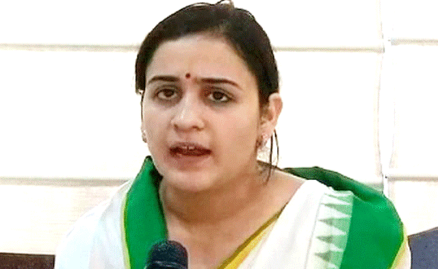 मुलायम की बहू के बगावती बोल, कहा मुझे चुनाव EVM ने नहीं अपनों ने हराया – अपर्णा यादव