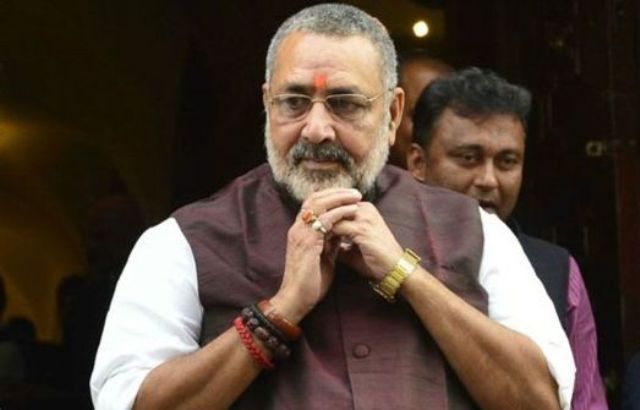 दिल्ली की जनता के पैसों पर इतनी मौज तो शायद मुगलों ने भी नहीं किया होगा: गिरिराज सिंह