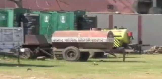 स्टेडियम बना नगर निगम का अघोषित गैराज