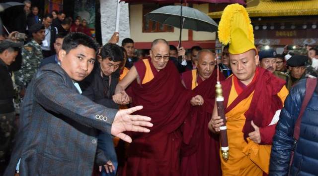 चीन: बीजिंग में भारतीय राजदूत तलब, कहा दलाई लामा की अरूणाचल यात्रा तुरंत रोके भारत