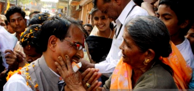 मध्यप्रदेश: विस उपचुनाव के लिए बीजेपी-कांग्रेस ने झोंकी पूरी ताकत,गांव-गांव धुआंधार प्रचार कर रहे CM