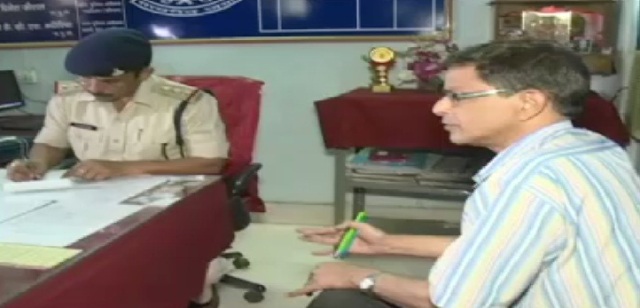 बैंक के गार्ड ने मैनेजर पर चलाई गोली, मामला दर्ज