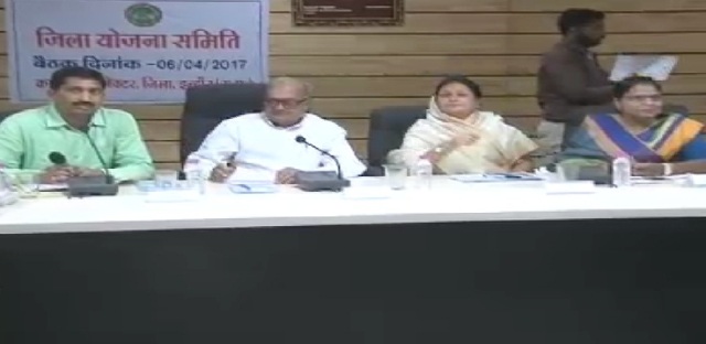 वित्त मंत्री मलैया बोले जागरूकता से होगी शराबबंदी, विधायक जीतू पटवारी बोले शराबी प्रदेश बनाएगी सरकार