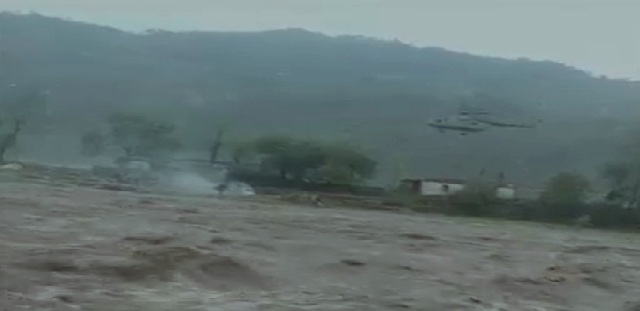 जम्मू-कश्मीर में भारी बारिश और बर्फबारी से बाढ़ जैसे हालात, नेशनल हाईवे बंद