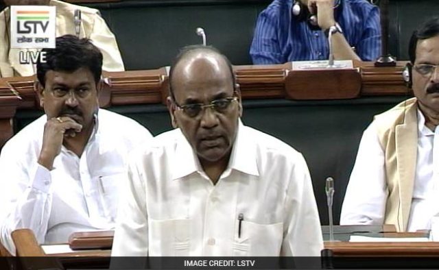 चप्पलमार सांसद गायकवाड के समर्थन में बोले अनंत गीते मुंबई से नहीं उड़ने देंगे कोई फ्लाइट