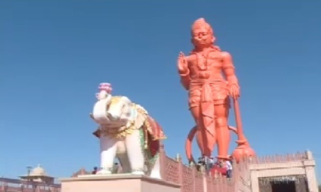 छिंदवाड़ा: हनुमान जन्मोत्सव के मौके पर सिद्धेश्वर हनुमान मंदिर में सांसद कमलनाथ ने की पूजा अर्चना