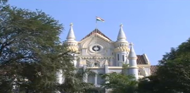 मप्र : सरकारी भवन और स्कूलों में रोज तिरंगा फहराना जरूरी नहीं – हाईकोर्ट