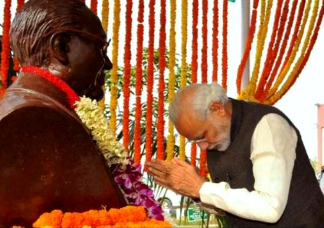 नागपुर: दीक्षाभूमि में पीएम मोदी ने बाबा साहब अंबेडकर को श्रद्धांजलि अर्पित किया