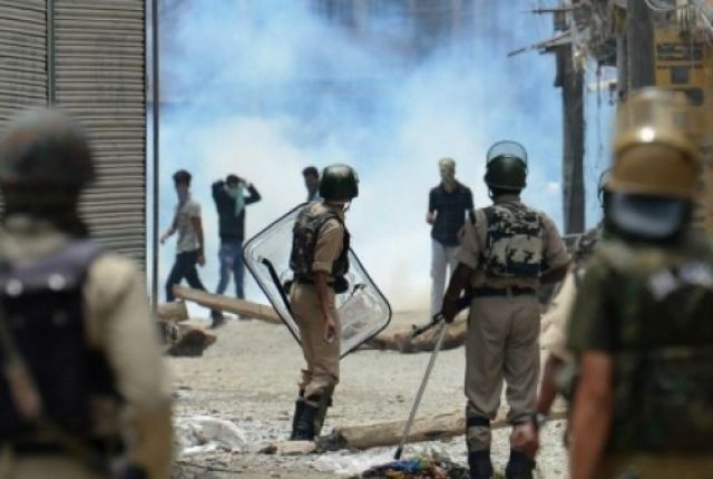 जम्मू-कश्मीर में CRPF जवानों के साथ बदसलूकी मामले में पांच लोग गिरफ्तार