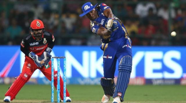 IPL-10 मुंबई ने बैंगलोर को 4 विकेट से हराया, बद्री की हैट-ट्रिक पर पोलार्ड का बल्ला भारी