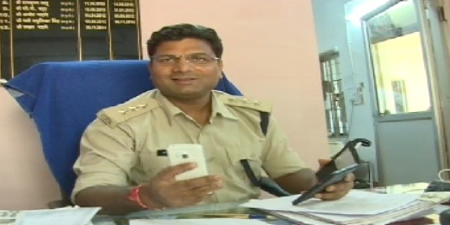 सरकारी फोन का निजी उपयोग करने और इंगेज रखने पर SP ने सिपाहियों को किया सस्पेंड