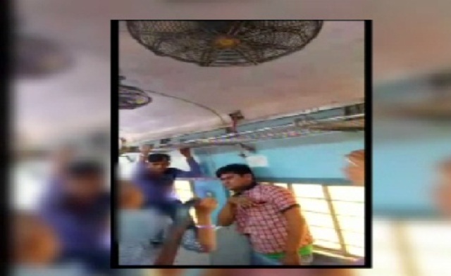 ट्रेन में नाबालिग से रेप की कोशिश …लोगों ने की जमकर पिटाई