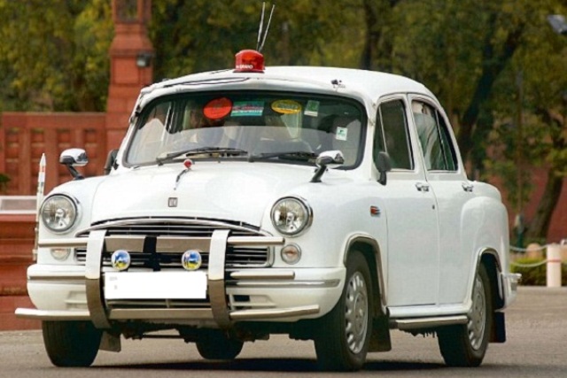 देश में लाल बत्ती के इस्तेमाल पर रोक…