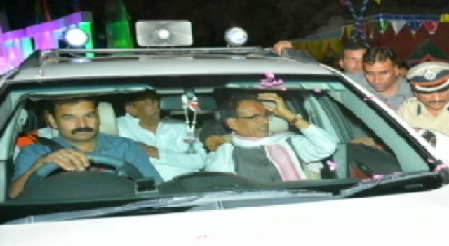 केंद्र से आदेश के बाद CM शिवराज ने भी अपने वाहन से लाल बत्ती निकलवाया