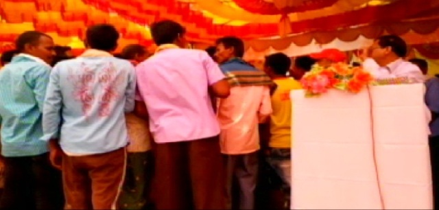 सुराज के समाधान शिविर में लोगों ने SDM को घेरा, पुलिस ने संभाला मामला