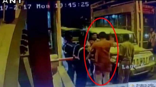 यूपी: बीजेपी नेता की दबंगई CCTV में कैद, टोलकर्मी से की मारपीट