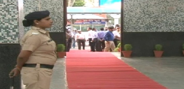 VIP कल्चर खत्म करने की कोशिश के बीच मंत्रियों को VIP ट्रीटमेंट देने में जुटे अधिकारी