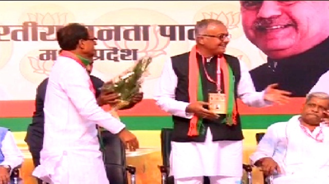 धार में भाजपा कार्यसमिति की बैठक में राष्ट्रीय उपाध्यक्ष प्रभात झा ने गिनाए GST के फायदे…