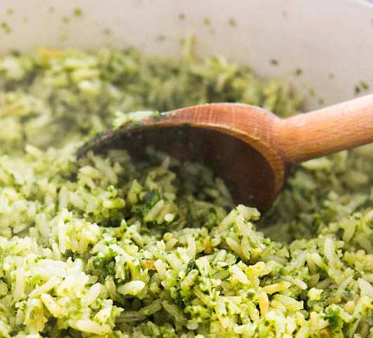 पेट को ठंडक देगा ये ग्रीन राइस…