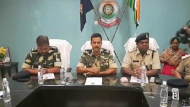 दंतेवाड़ा: CRPF DIG डीपी उपाध्याय का विवादित बयान, मारे गए नक्सलियों को बताया शहीद