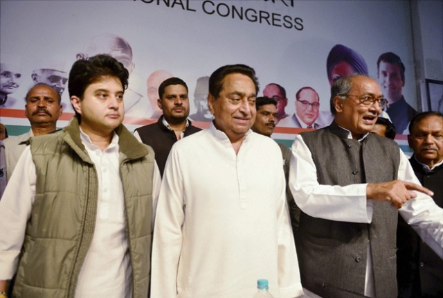 इंदौर: कांग्रेस के मेगा शो के लिए सिंधिया, कमलनाथ और दिग्विजय को एक मंच पर आने का न्योता