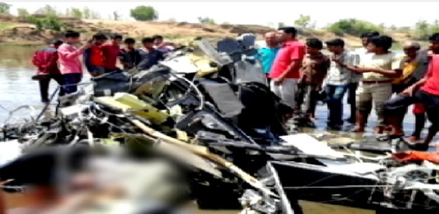 मप्र के महाराष्ट्र सीमा पर स्थित लावनी के नवाघाट में ट्रेनी प्लेन क्रैश, 2 लोगों की मौत