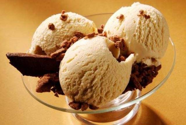 खरबूजे से बनाए आइसक्रीम…