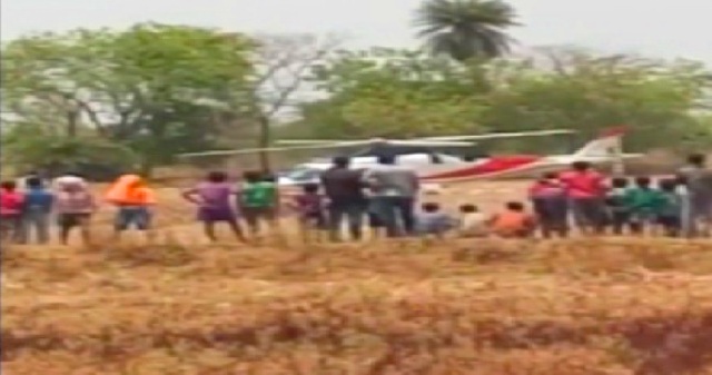 रायगढ़: CM  रमन सिंह का हेलिकॉप्टर भटक कर दूसरे गांव में उतरा