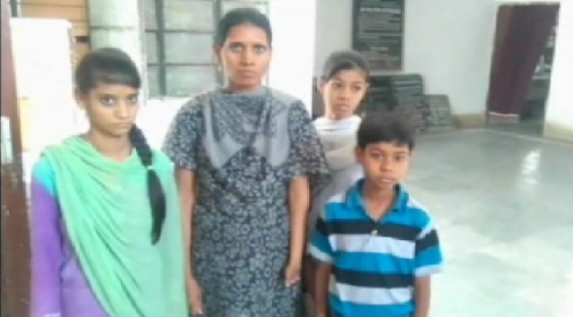 एक विकलांग अपने शिक्षक पति की मौत के 2 साल बाद भी हक के लिए दर-दर भटकने को मजबूर
