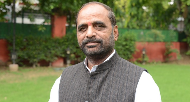 CBSE की 10वीं में पढ़ाया जा रहा नक्सली लीडर किशन का पाठ, हंसराज अहीर ने विवादित चेप्टर हटाने को कहा