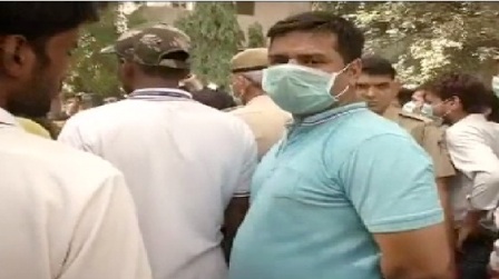 दिल्ली के तुगलकाबाद में स्कूल के पास गैस रिसाव ..60 बच्चों को कराया गया भर्ती