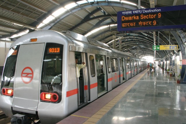 दिल्ली मेट्रो में सफर हुआ महंगा, न्यूनतम किराया 10 रुपए किया गया