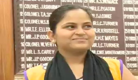 पढ़ाई के आड़े नहीं आई गरीबी ..रिक्शा चालक की नातिन बनीं 12वीं टॉपर